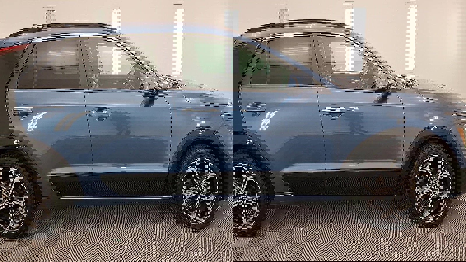 Used 2023 Kia Niro SX Touring image 5