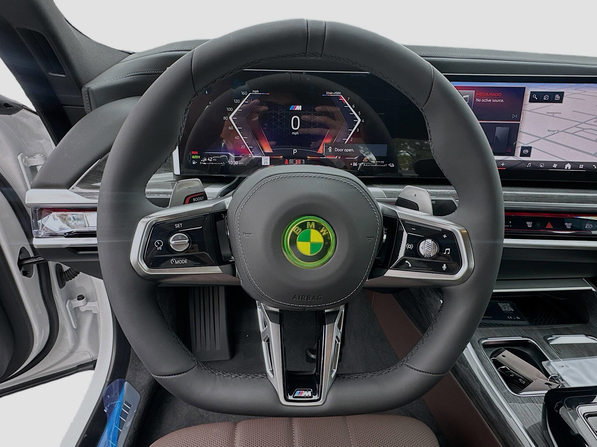 New 2026 BMW 750e xDrive w/ Premium Package image 8