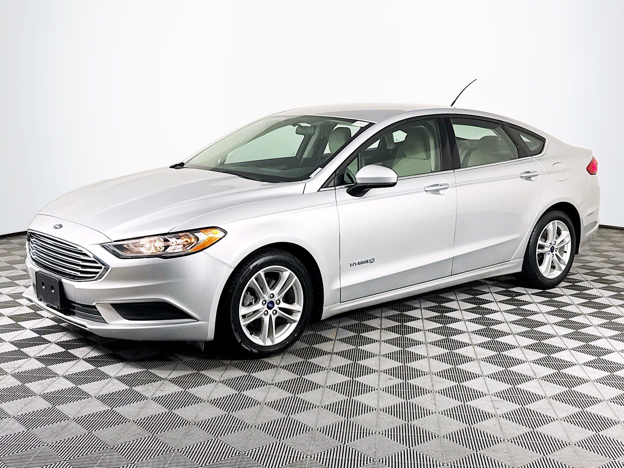 Used 2018 Ford Fusion S image 4