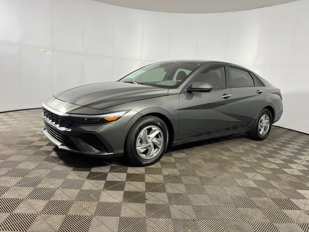 New 2026 Hyundai Elantra SE FWD image 1