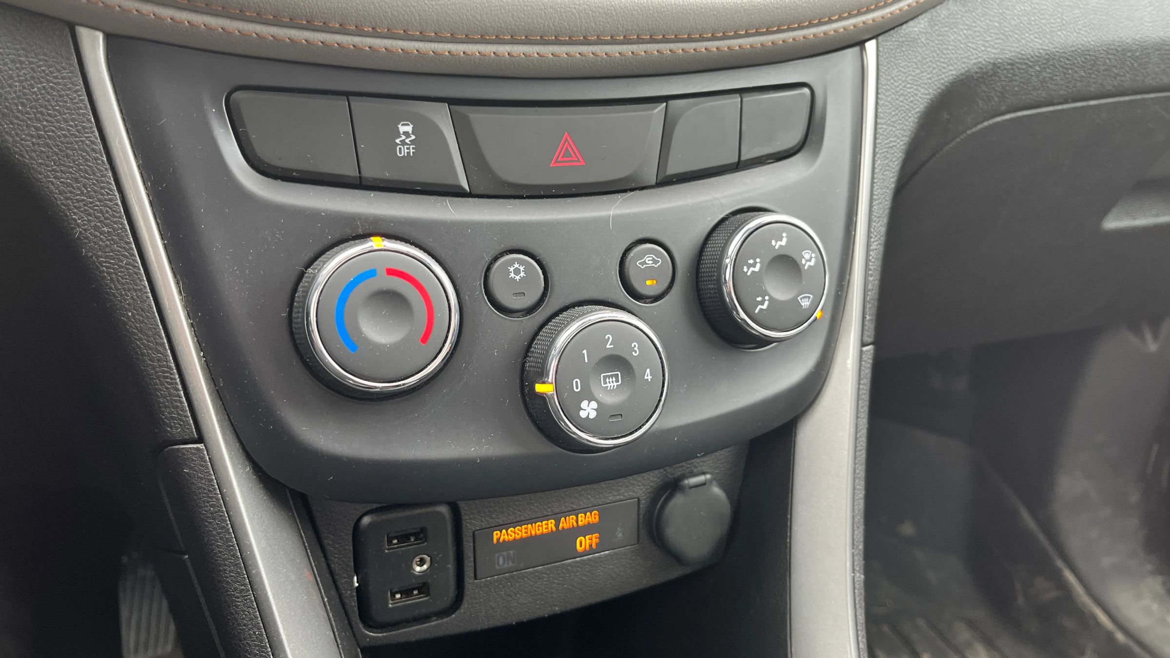 Used 2018 Chevrolet Trax LT w/ Sun & Sound Package image 24