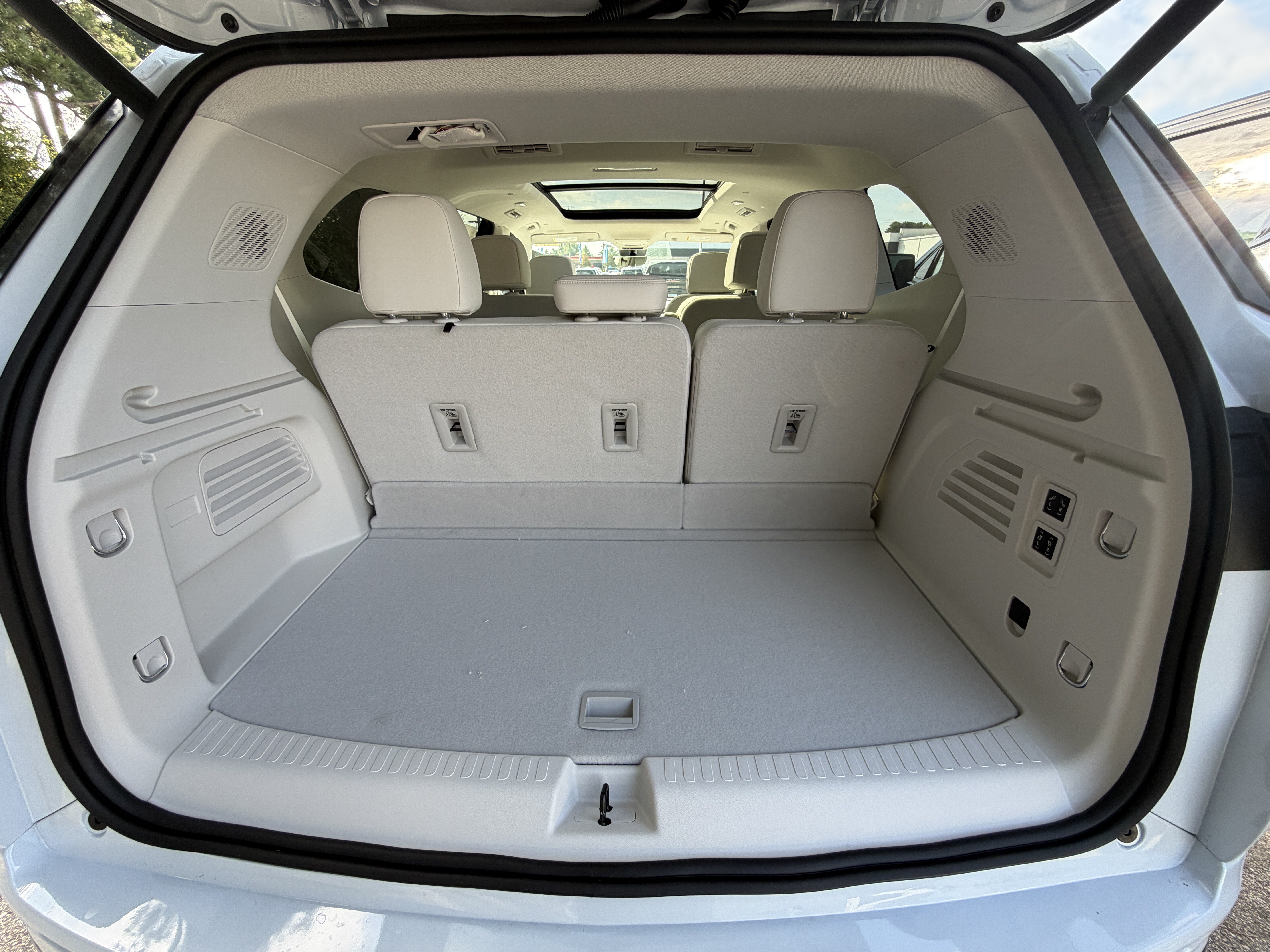 New 2027 Buick Enclave Avenir FWD image 4