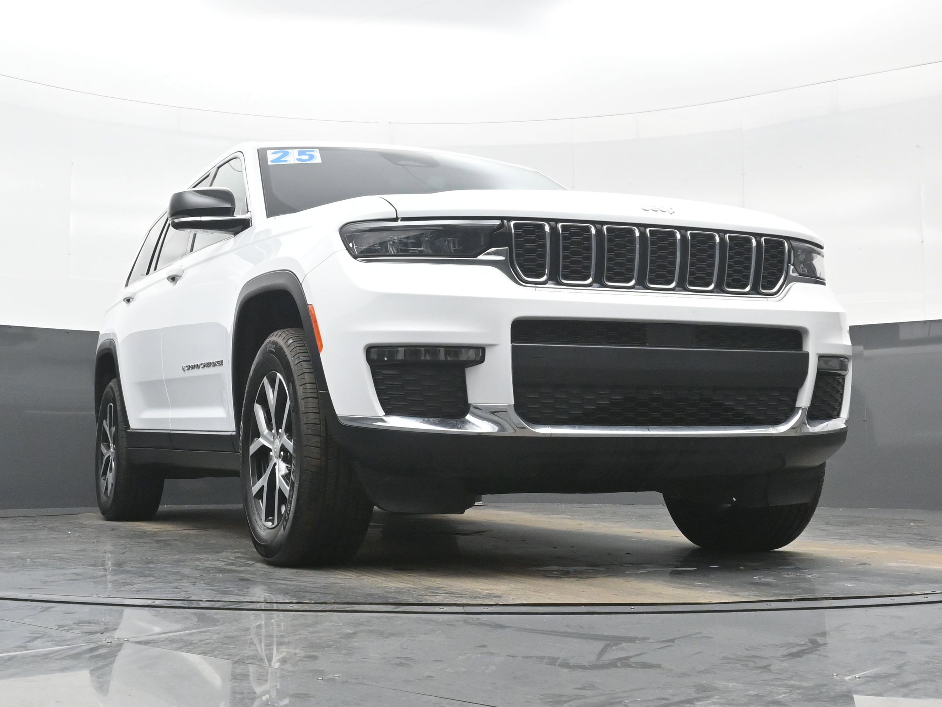 Used 2025 Jeep Grand Cherokee L Limited image 34