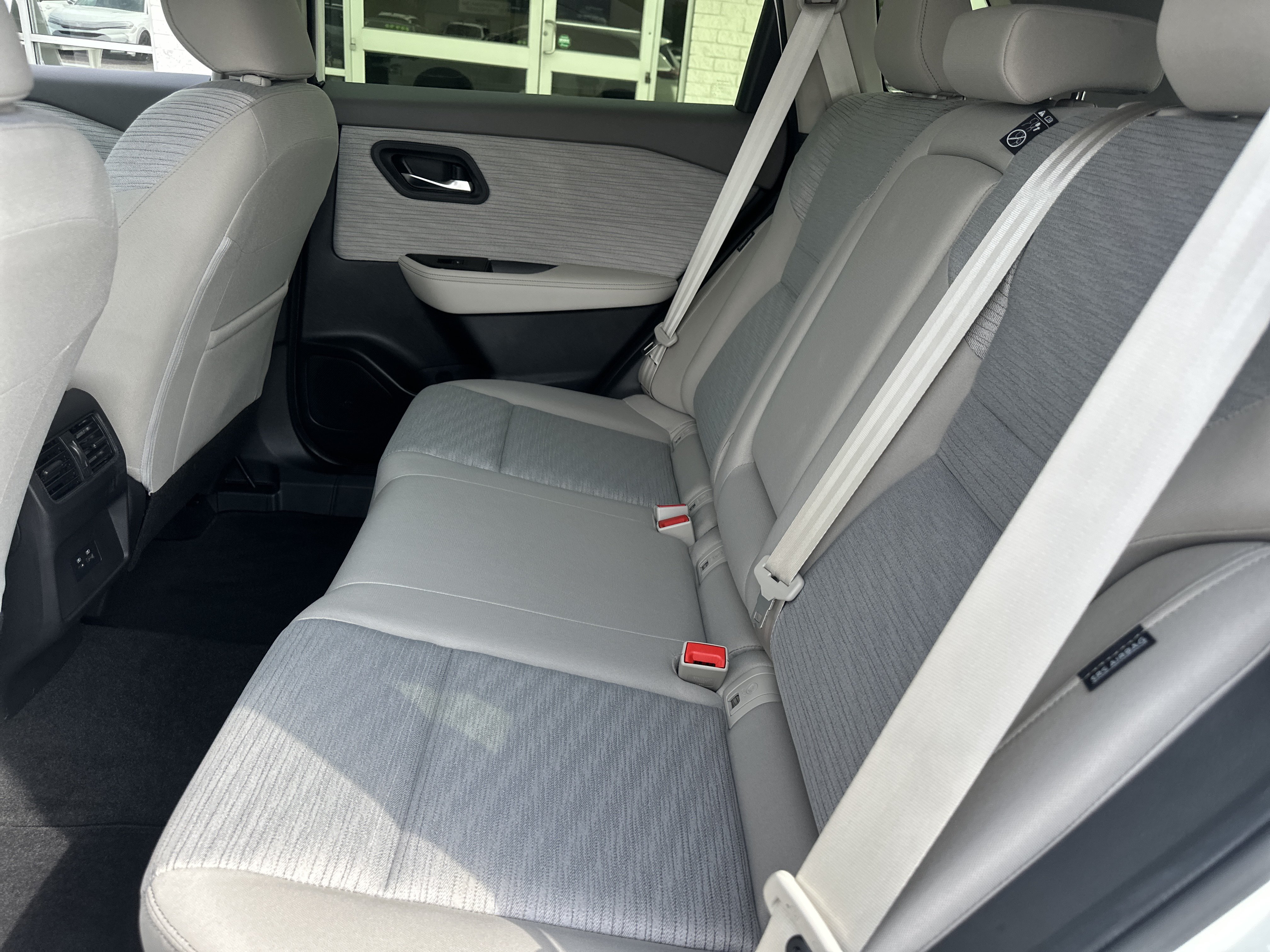 Used 2023 Nissan Rogue SV FWD image 10