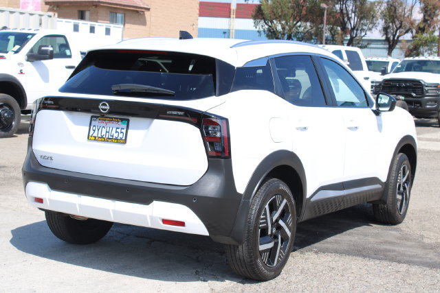 Used 2026 Nissan Kicks SV w/ SV Premium Package FWD image 5