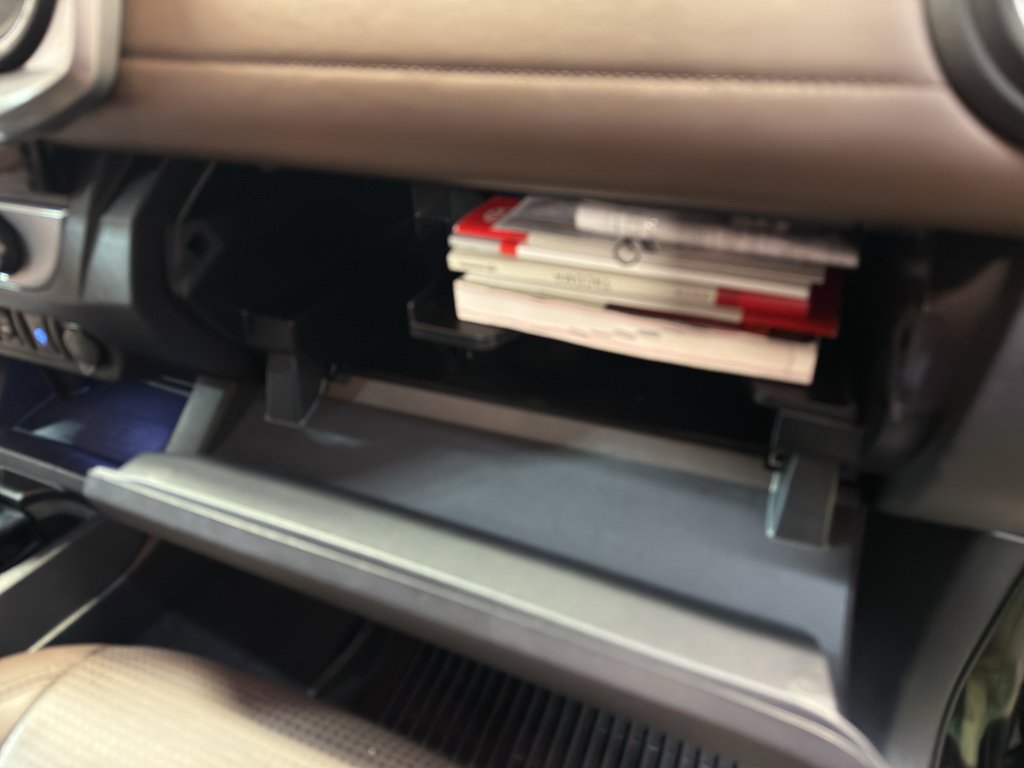 Used 2016 Toyota Tacoma Limited w/ Towing Package image 24