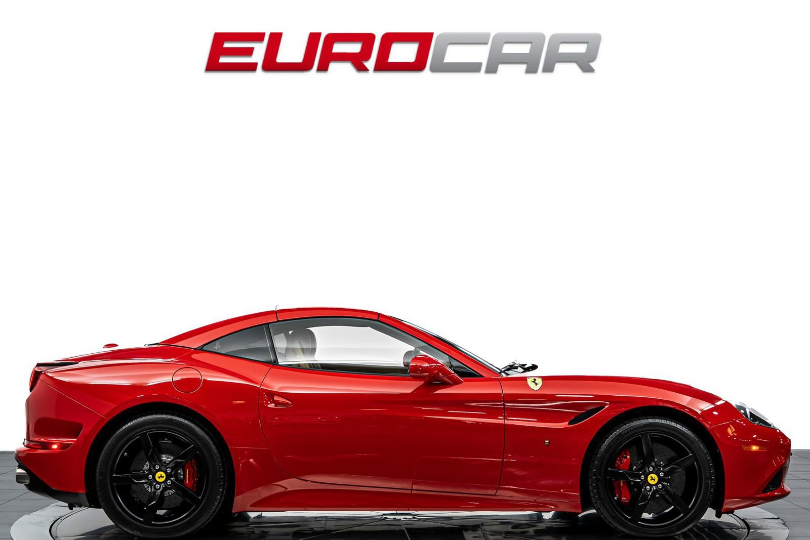 Used 2016 Ferrari California T image 8