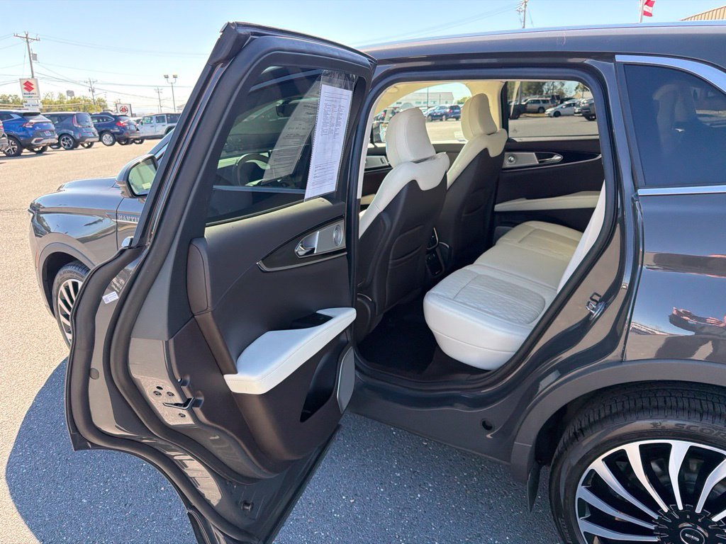 Certified 2022 Lincoln Nautilus Black Label w/ Class II Trailer Tow Package AWD/4WD image 15
