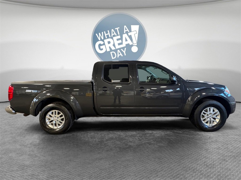 Used 2015 Nissan Frontier SV image 2