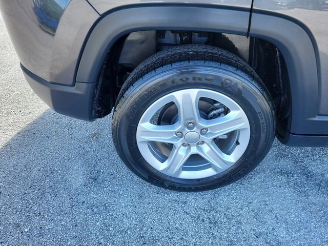 Used 2023 Jeep Compass Sport image 7