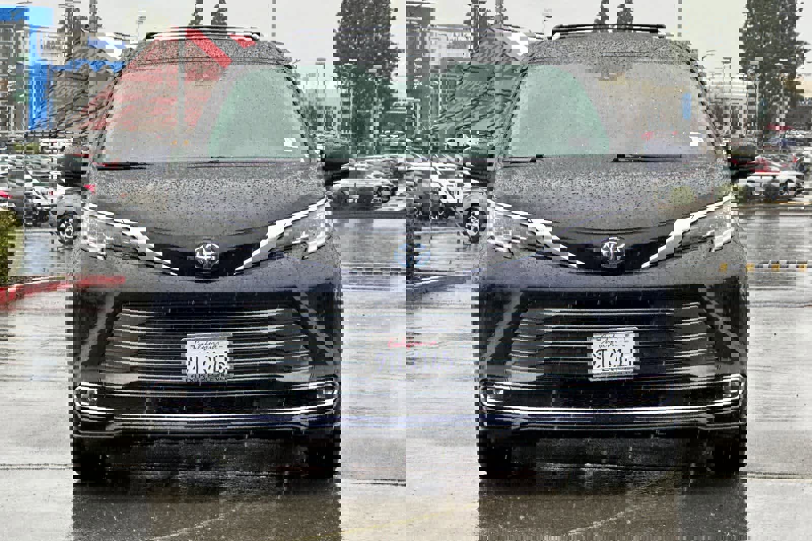 Used 2022 Toyota Sienna Limited image 10