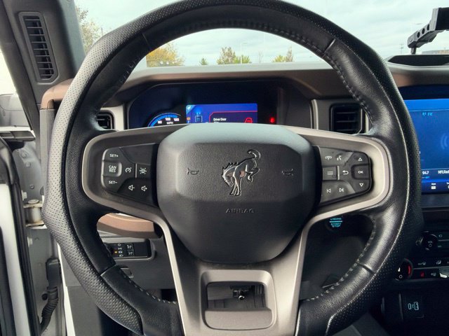 Used 2023 Ford Bronco Outer Banks AWD/4WD image 13