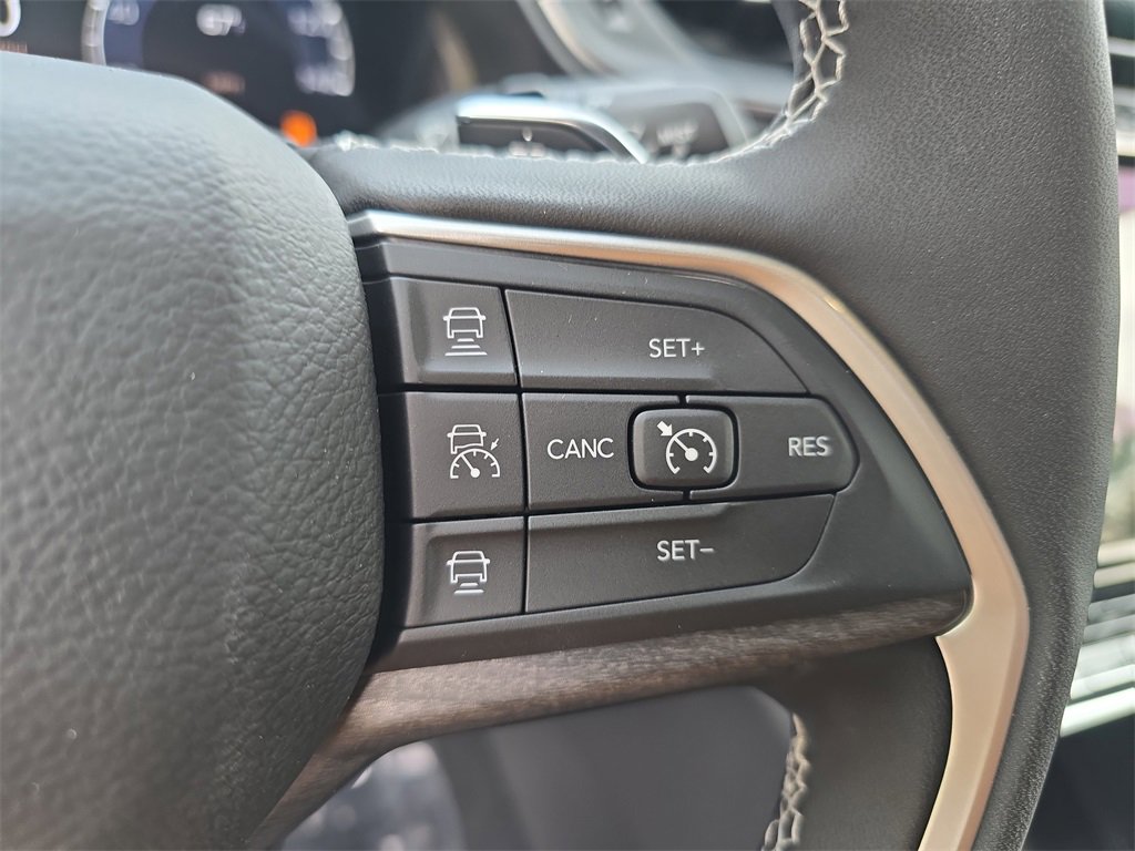 New 2025 Jeep Grand Cherokee Limited w/ Luxury Tech Group II image 18