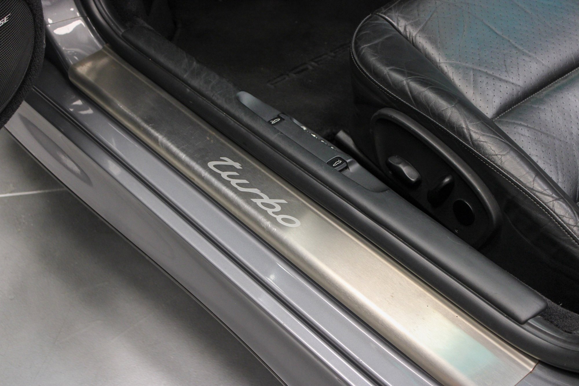 Used 2004 Porsche 911 Turbo image 23