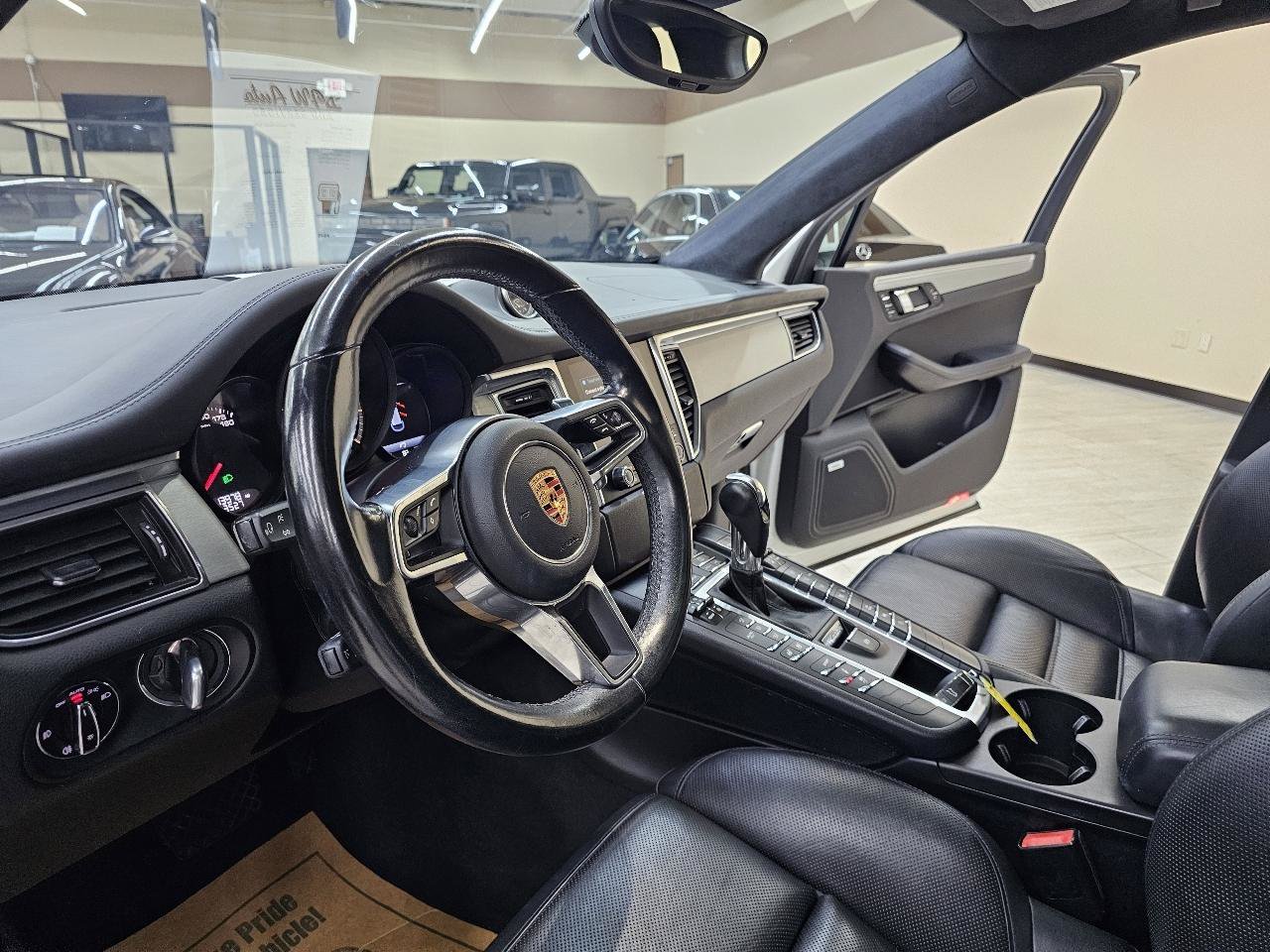 Used 2017 Porsche Macan Turbo AWD/4WD image 20