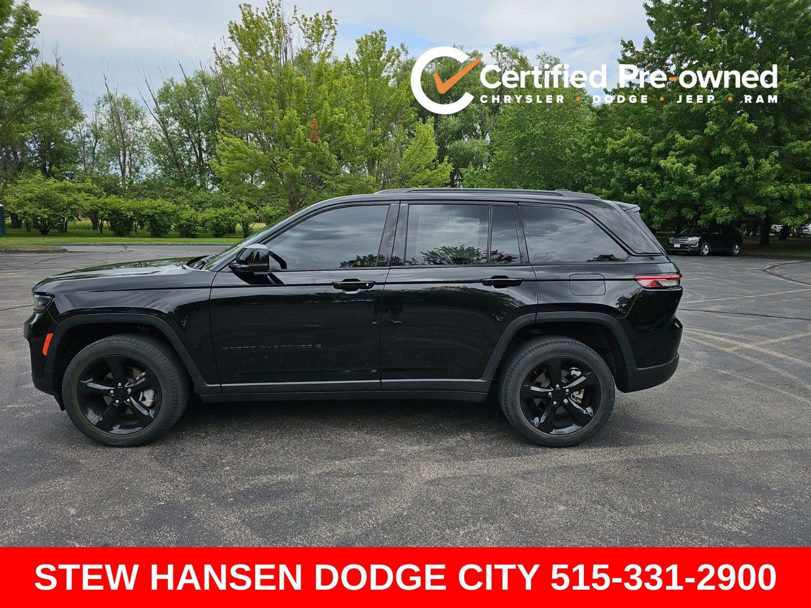 Used 2023 Jeep Grand Cherokee Limited w/ Black Appearance Package AWD/4WD image 1