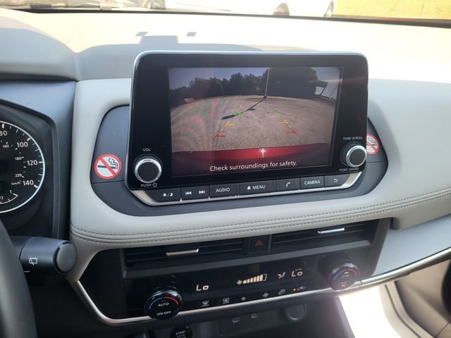 Used 2025 Nissan Rogue SV image 17