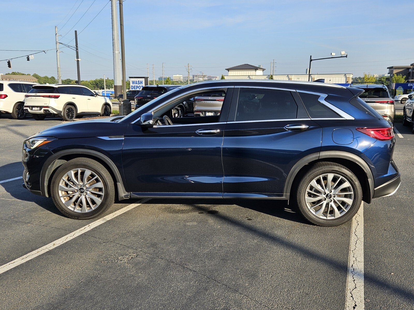 Used 2023 INFINITI QX50 Luxe FWD image 9