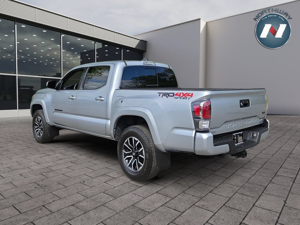 Used 2022 Toyota Tacoma TRD Sport AWD/4WD image 3