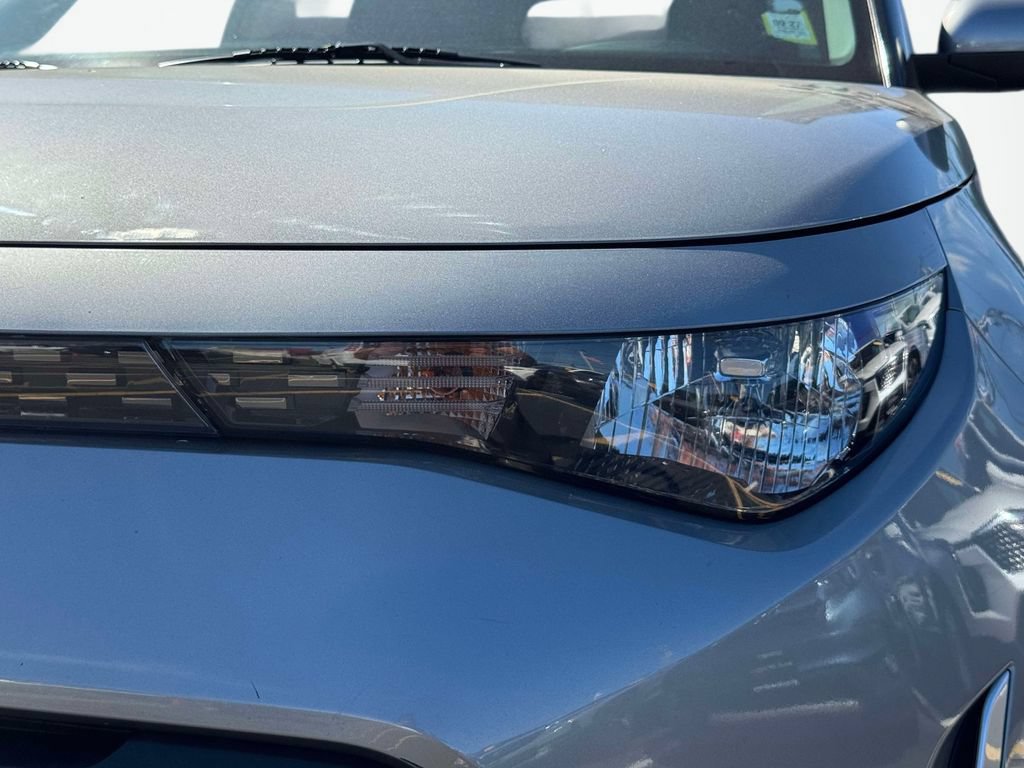 Certified 2023 Kia Soul LX w/ Option Group 015 FWD image 9
