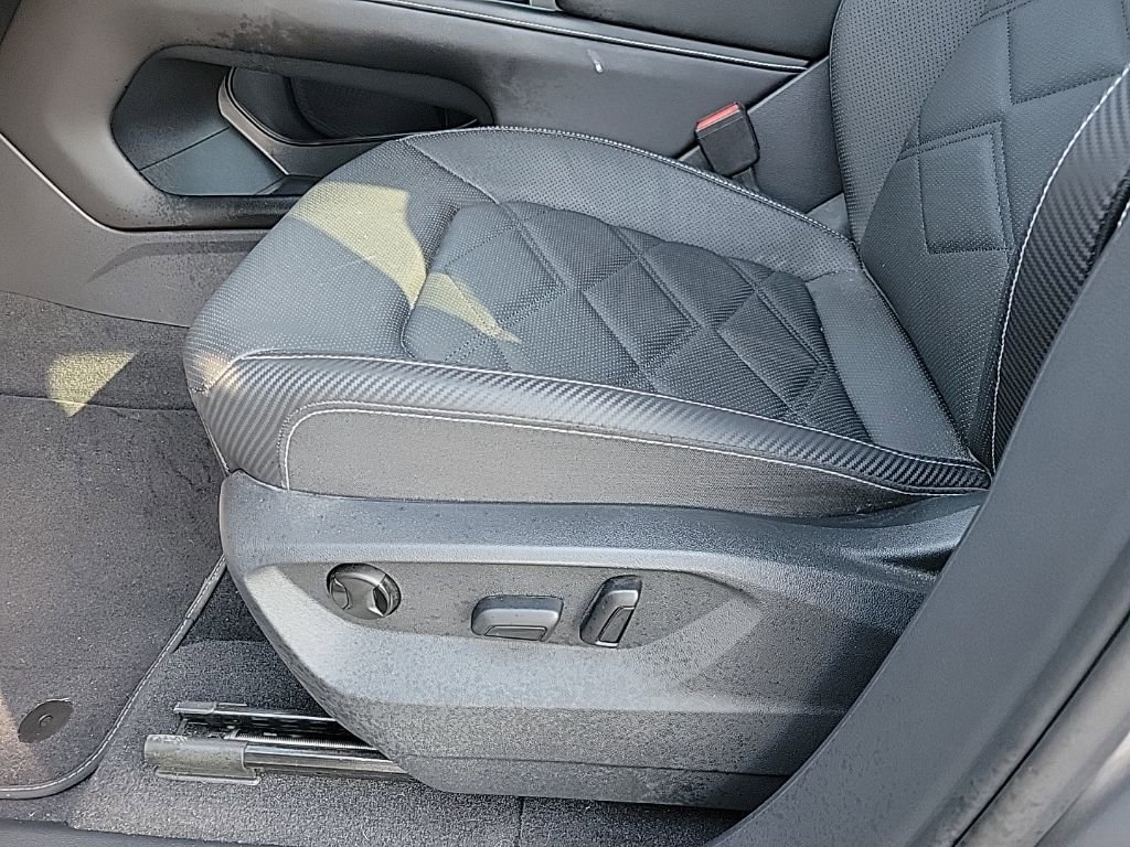 Used 2024 Volkswagen Atlas Cross Sport SE image 11