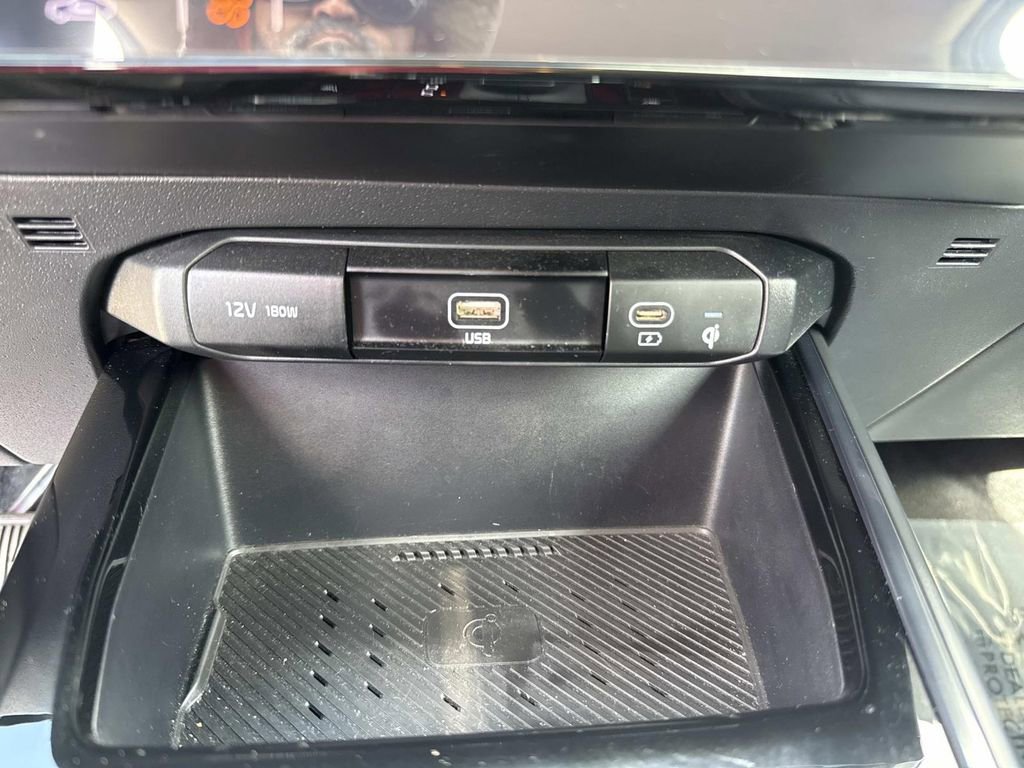 Used 2023 Kia Niro EX image 32