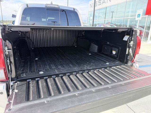 Used 2018 Toyota Tacoma TRD Sport w/ Technology Package AWD/4WD image 9