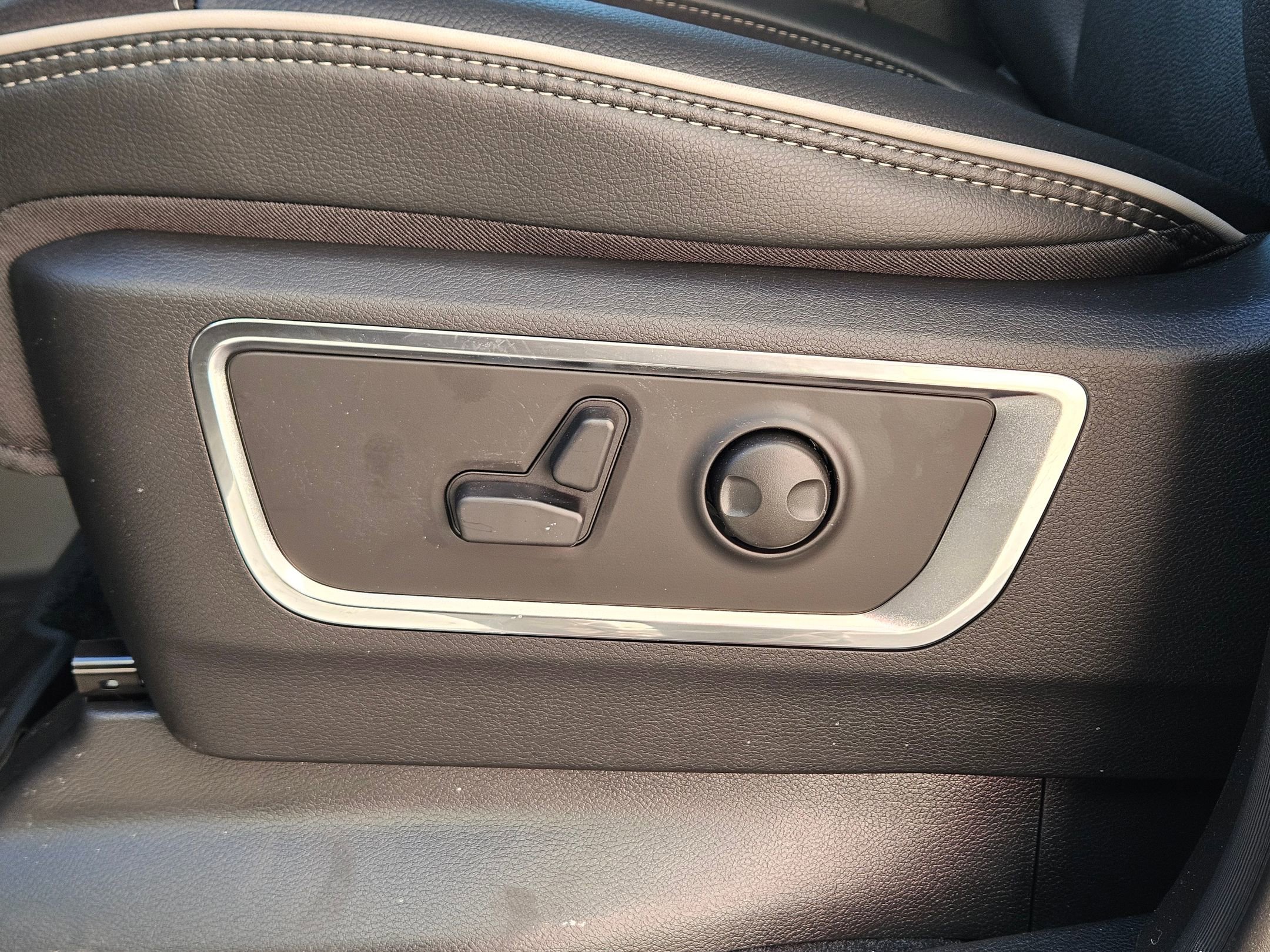 New 2026 RAM 1500 Laramie w/ Night Edition image 18