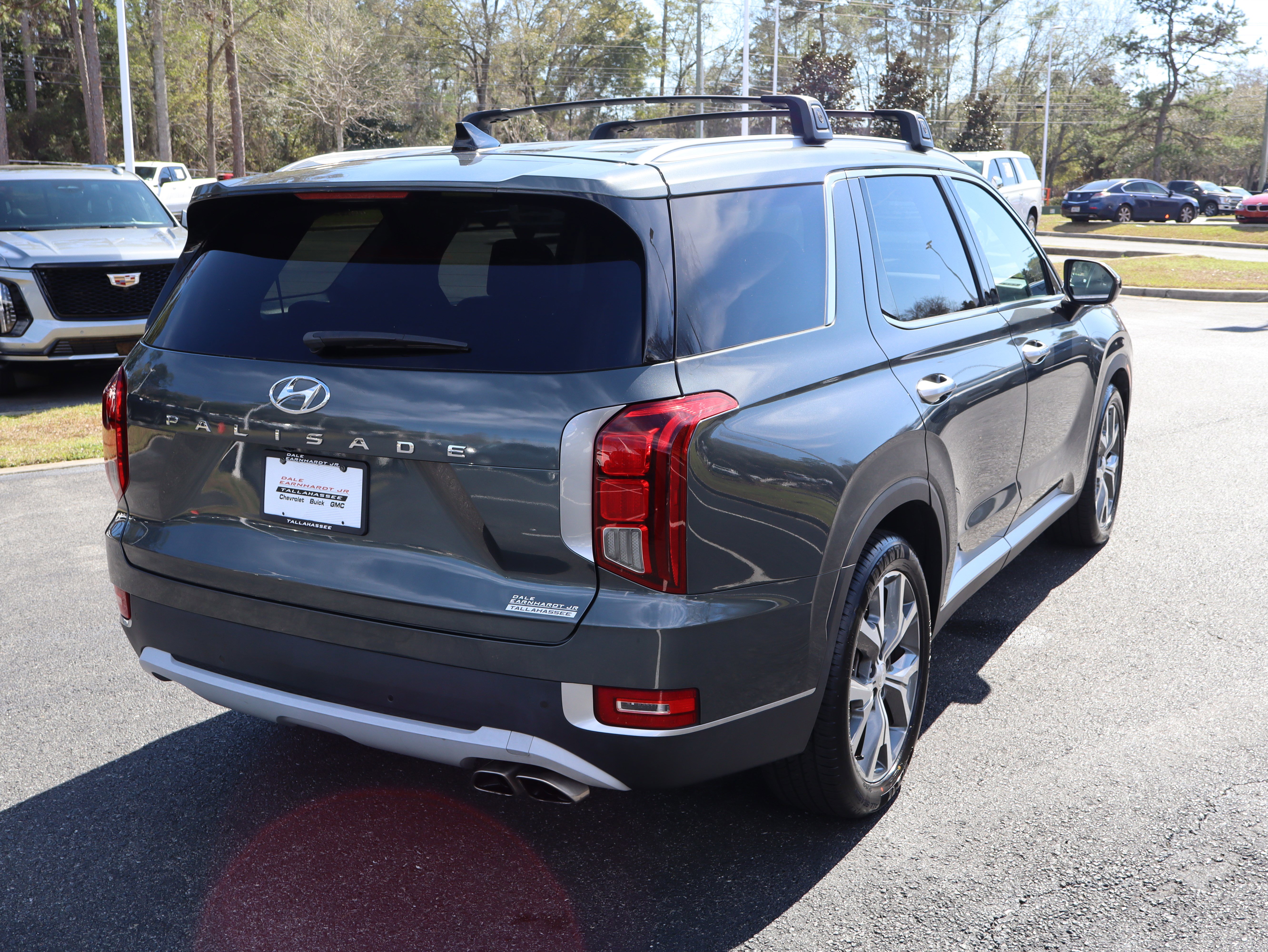 Used 2022 Hyundai Palisade SEL w/ Premium Package FWD image 3