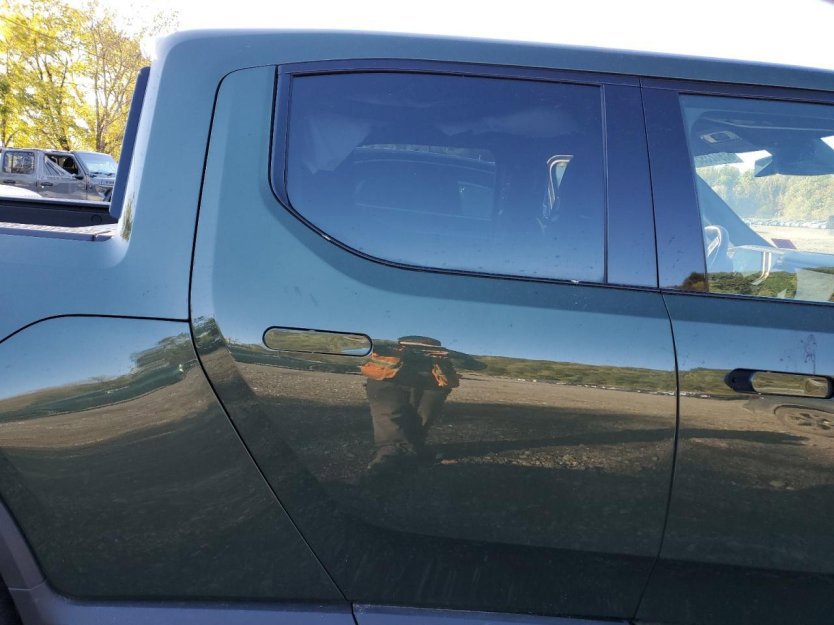 Used 2025 Rivian R1T Adventure image 7