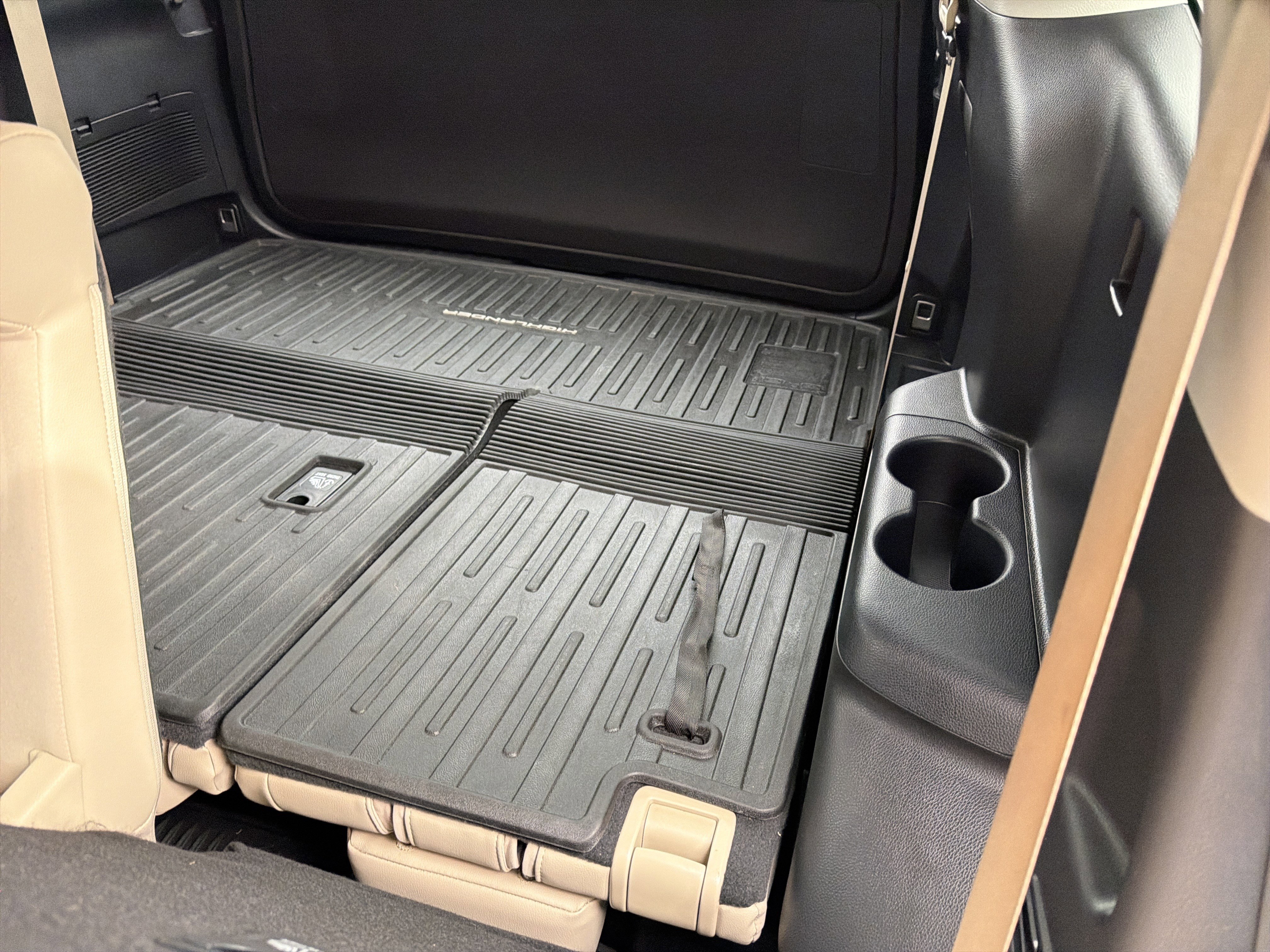 Used 2022 Toyota Highlander XLE AWD/4WD image 61