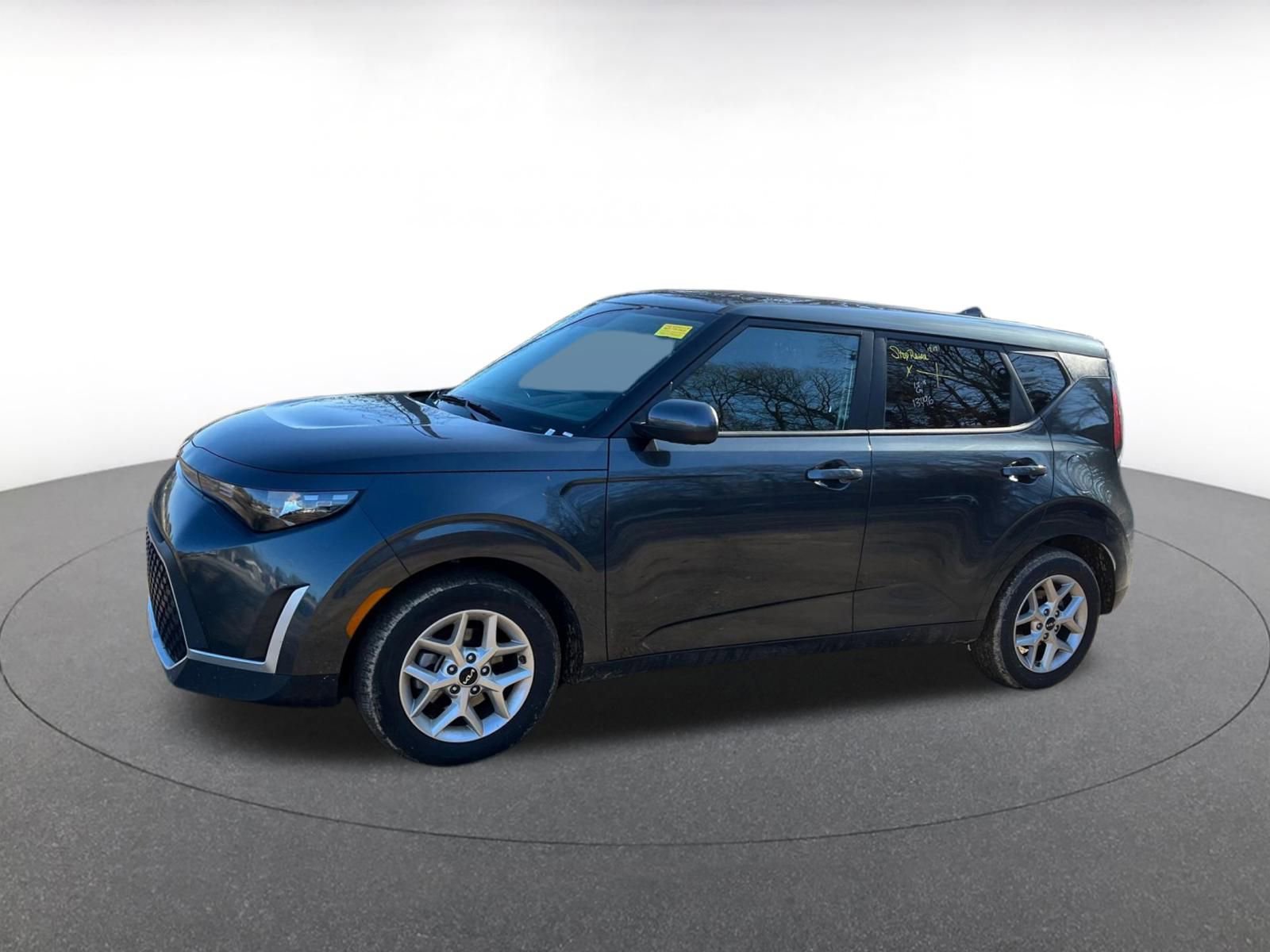 Used 2025 Kia Soul LX w/ LX Technology Package image 4