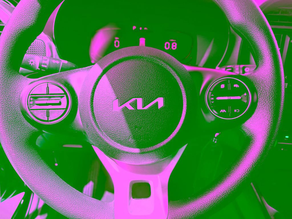 Used 2025 Kia Soul LX FWD image 9