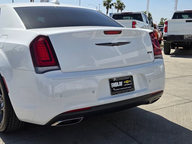 Used 2022 Chrysler 300 Touring L RWD image 5