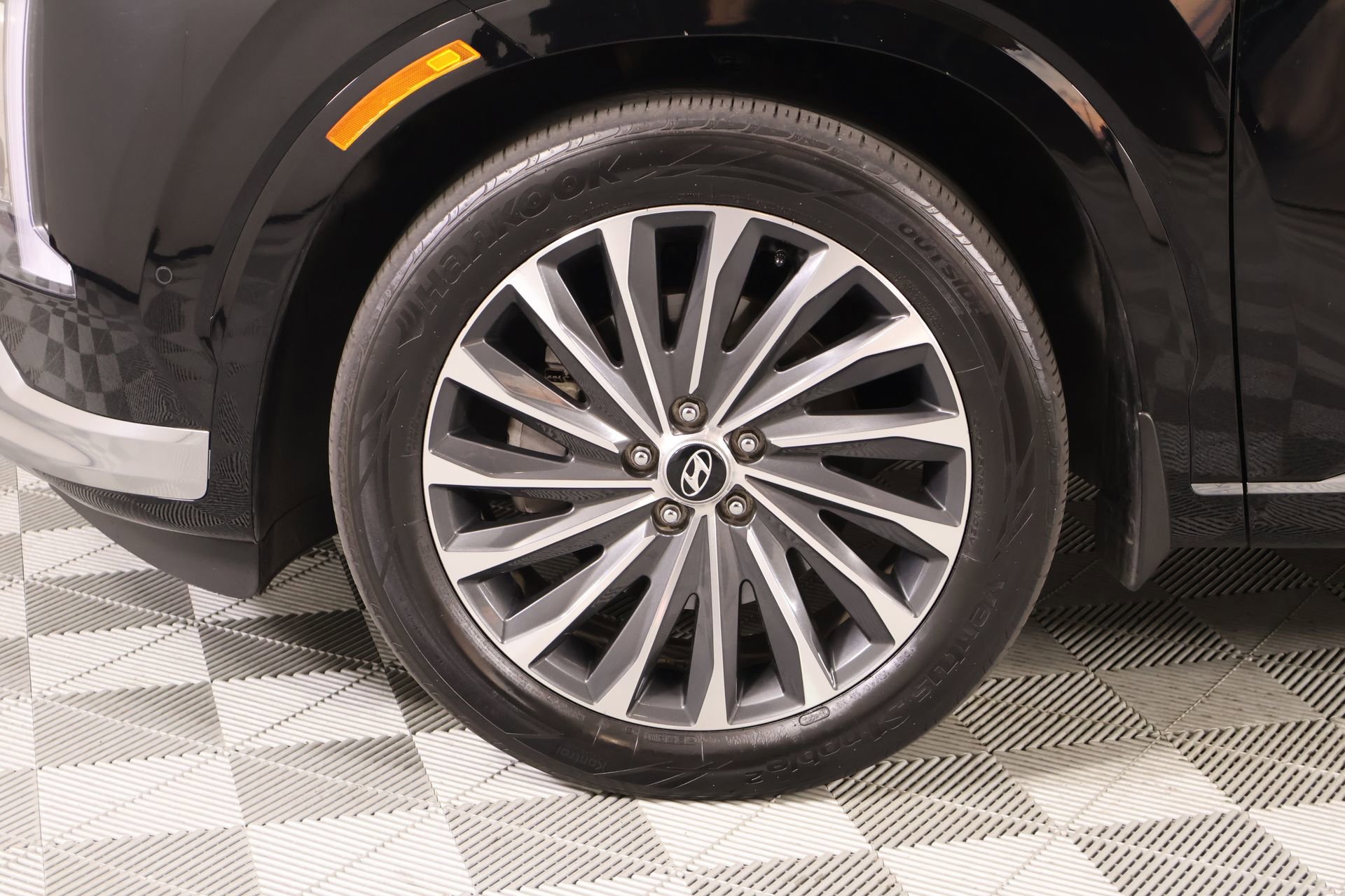 Used 2023 Hyundai Palisade Calligraphy image 21