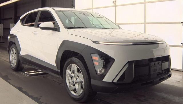 Used 2026 Hyundai Kona SE image 2