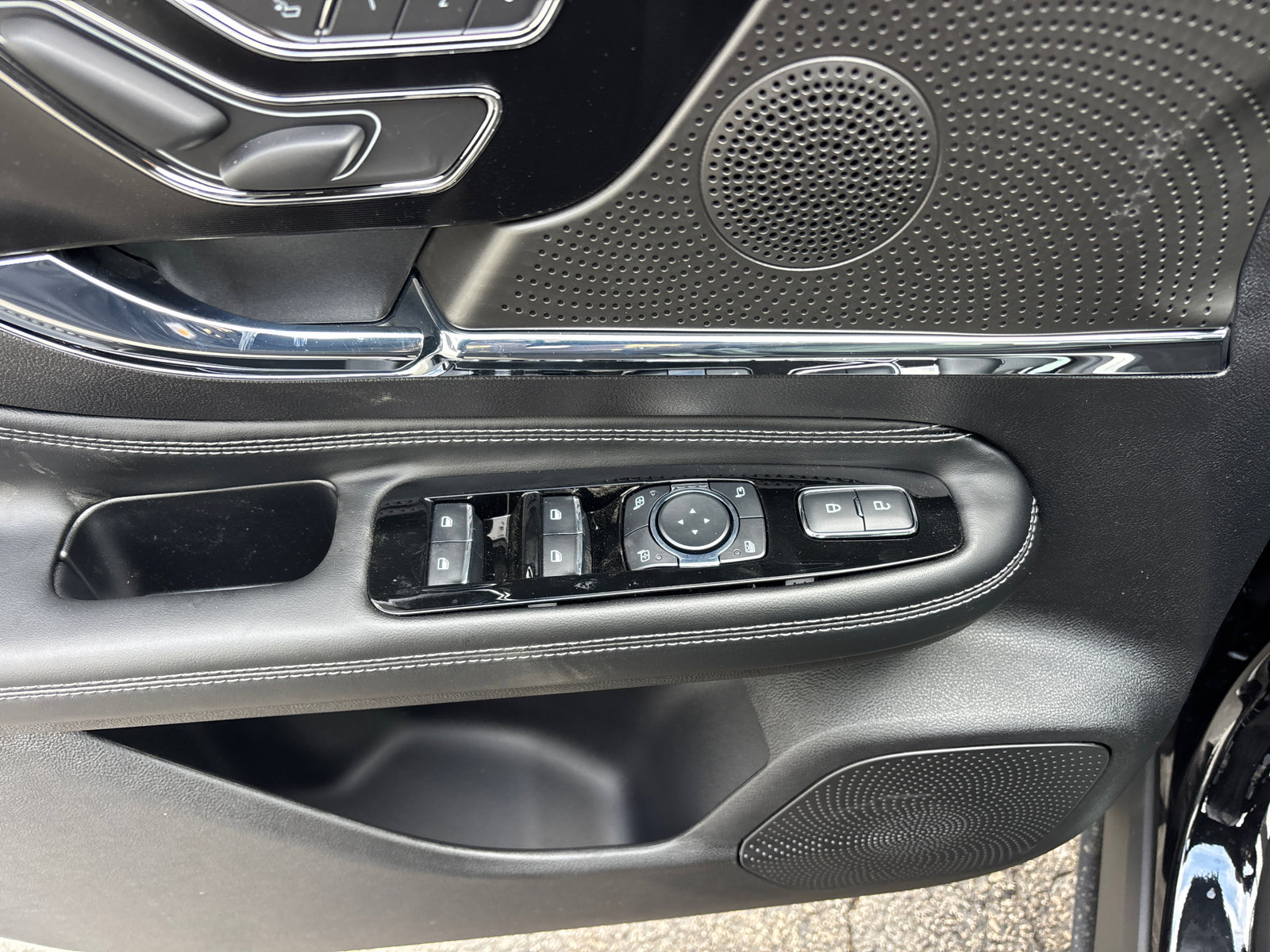 New 2026 Lincoln Corsair Premiere image 13