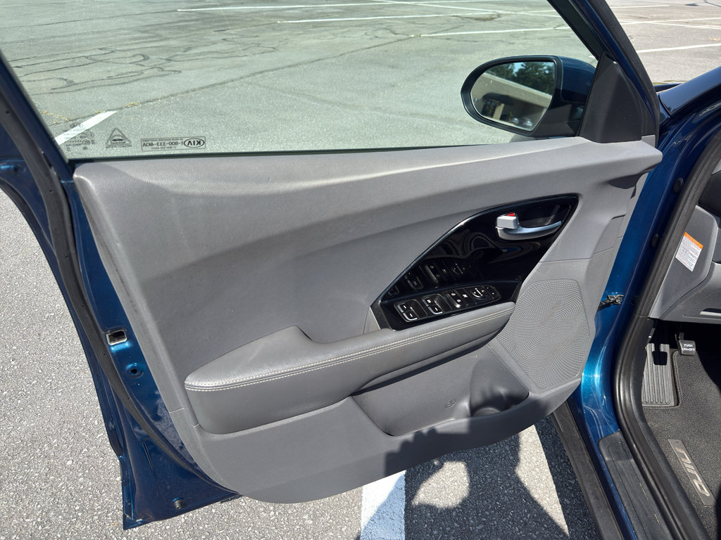 Used 2021 Kia Niro LXS FWD image 16