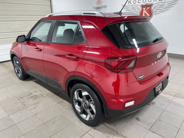 Used 2023 Hyundai Venue Limited image 5