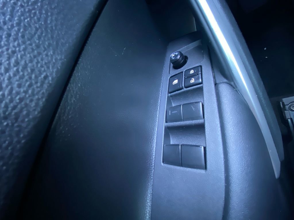 Used 2024 Toyota Corolla Cross AWD Hybrid w/ Moonroof Package image 17