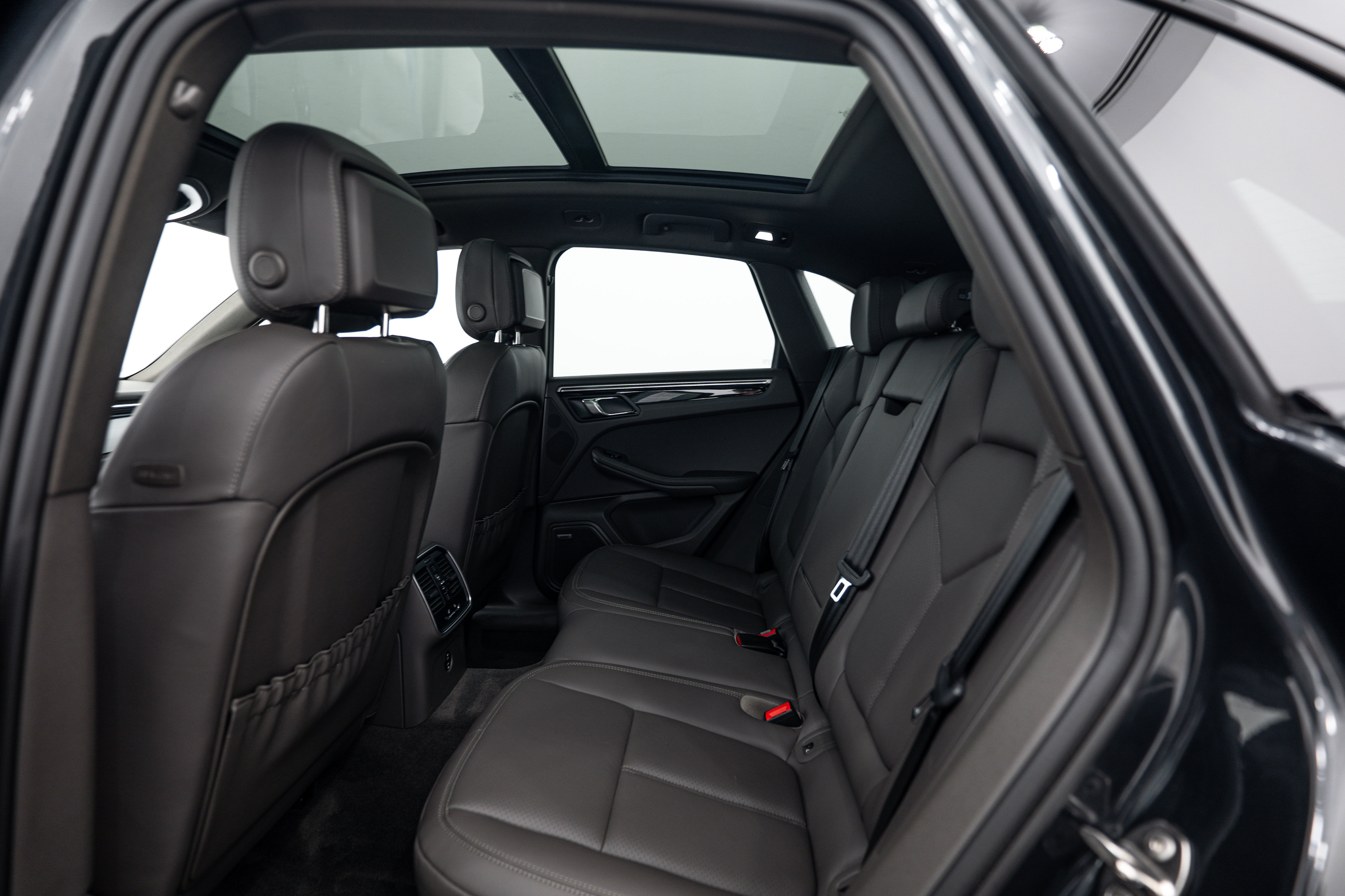 Certified 2024 Porsche Macan S AWD/4WD image 22