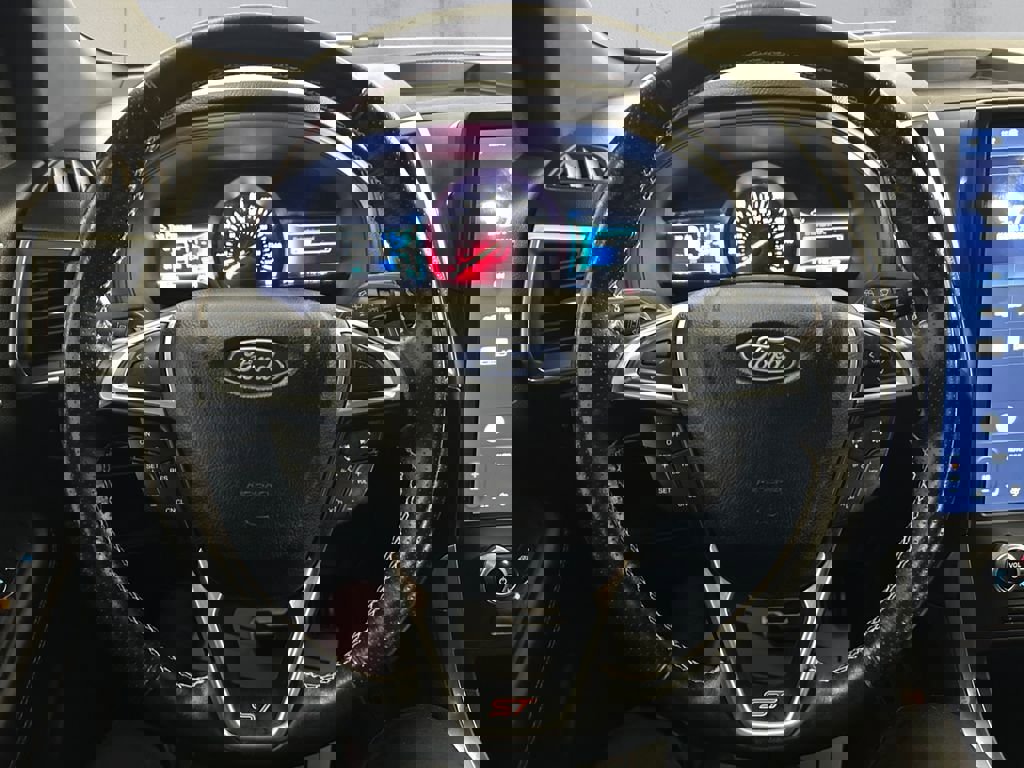 Used 2023 Ford Edge ST image 9