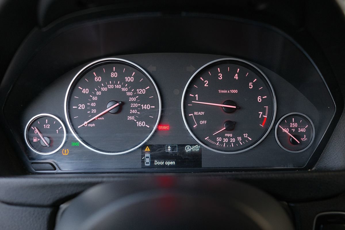 Used 2015 BMW 320i Sedan RWD image 18