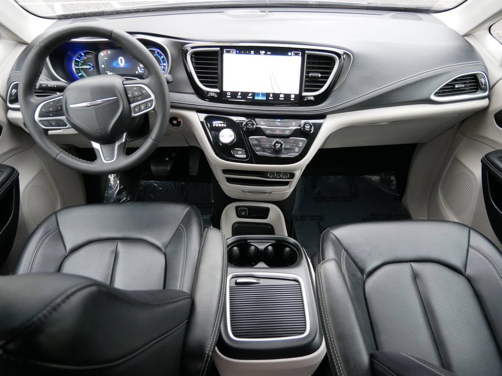 Used 2024 Chrysler Pacifica Limited FWD image 12