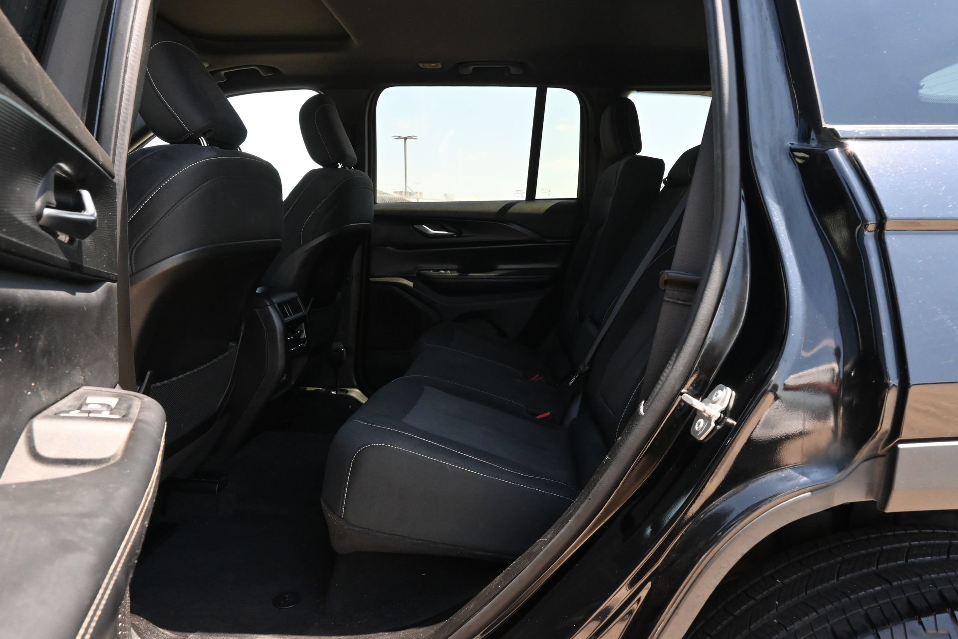 Used 2024 Jeep Grand Cherokee Laredo X RWD image 20