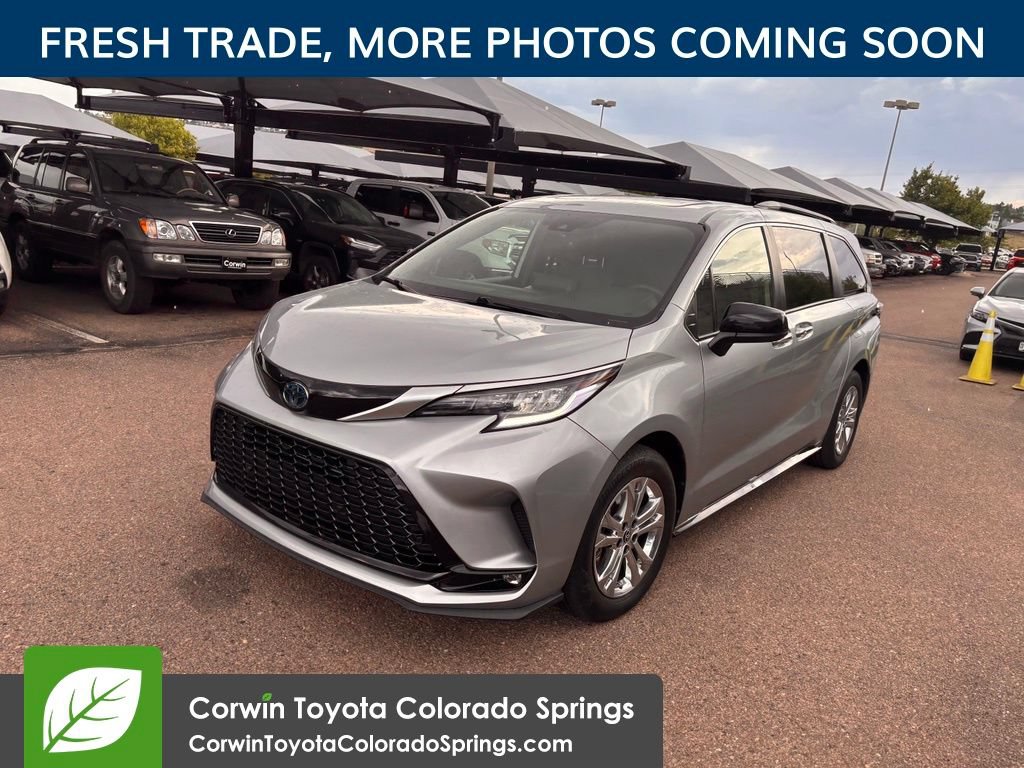 Used 2023 Toyota Sienna XSE w/ XSE Plus Package AWD/4WD image 3