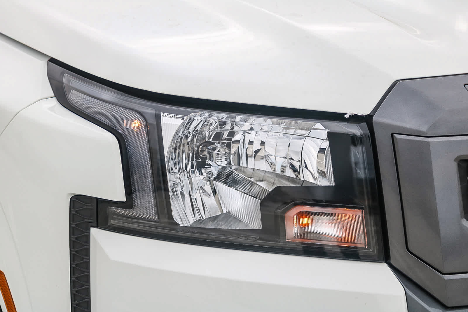 New 2025 Nissan Frontier SV w/ SV Convenience Package RWD image 4