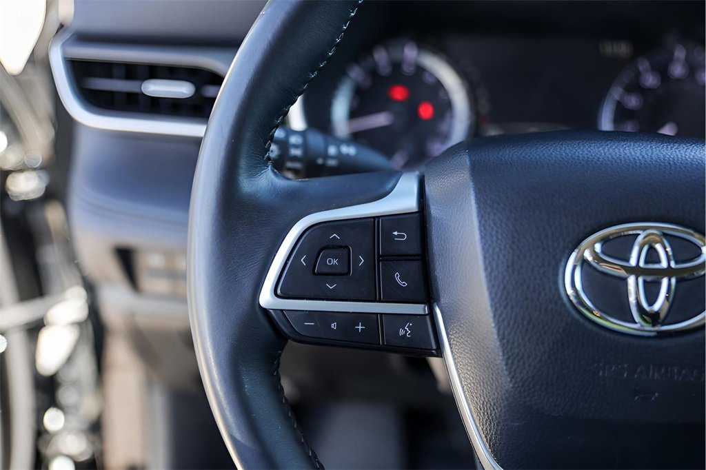 Used 2023 Toyota Highlander XLE image 17