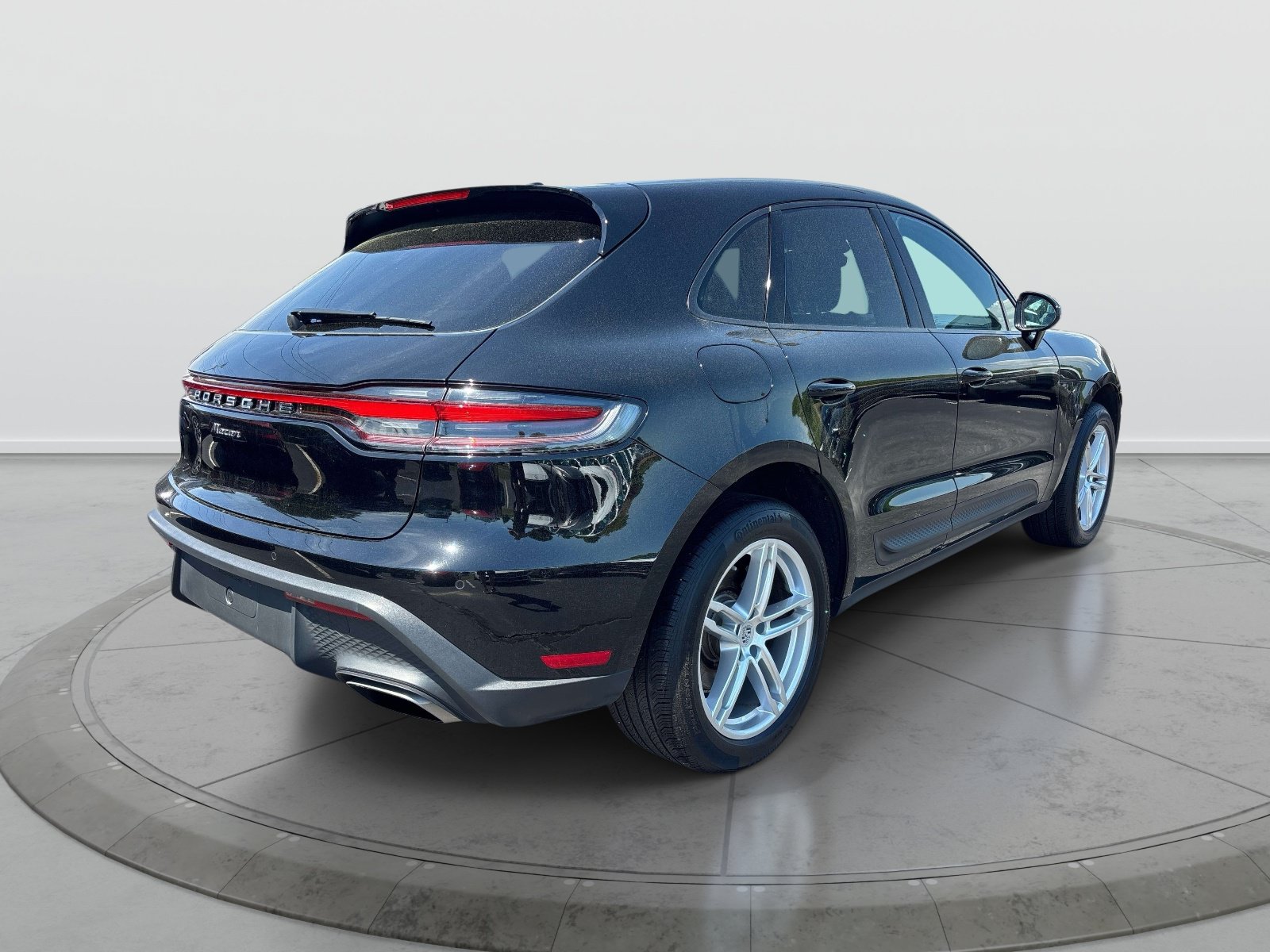 Used 2024 Porsche Macan AWD/4WD image 5