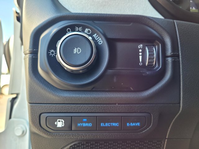 Used 2024 Jeep Wrangler Unlimited Sahara AWD/4WD image 15